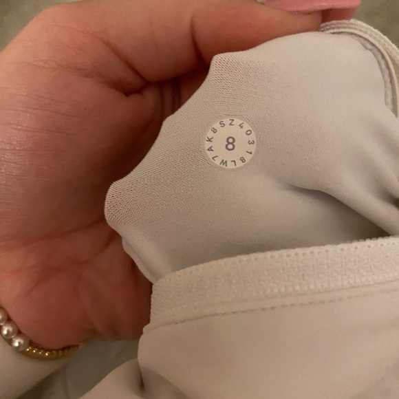 White lululemon speed up shorts size 8 - Picture 4 of 5